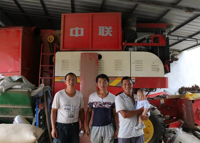 駐馬店苑先生采購鄭州中聯(lián)4HZJ-2500自走式花生撿拾收獲機 1-2.jpg