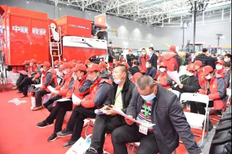 秉承“用戶
”價值理念 鄭州中聯(lián)農(nóng)機用戶俱樂部成立